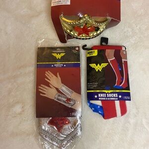 Wonder Woman Costume Accessory Set – Adult Size DC COMICS Cosplay